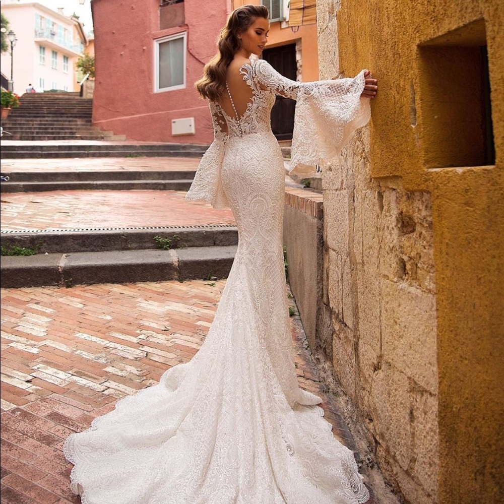 Wedding dress - Picture 8 of 8